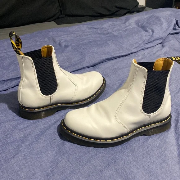 White Dr Martens Chelsea Boot size 8 - Picture 2 of 14